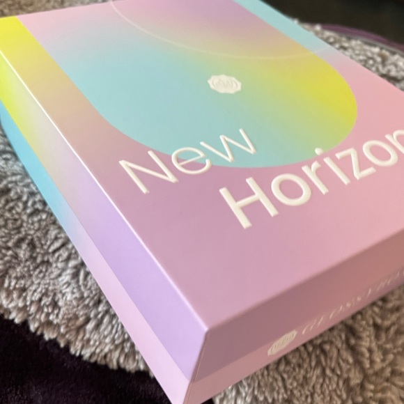 GLOSSYBOX LIMITED EDITION NEW HORIZONS BOX - Picture 7 of 7